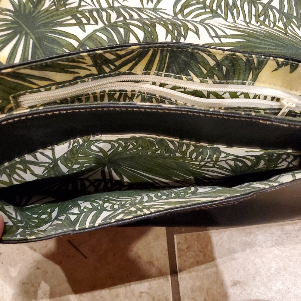 Liz Claiborne adjustable saddle bag - Picture 4 of 6